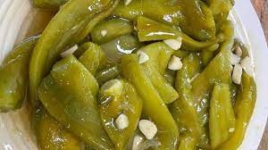 סלט פלפל ירוק חריף מקולף